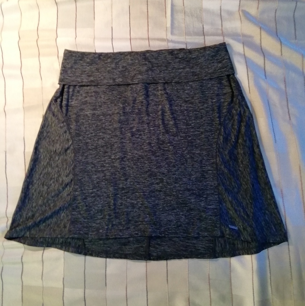 Avalanche black & white sporty skirt size XL